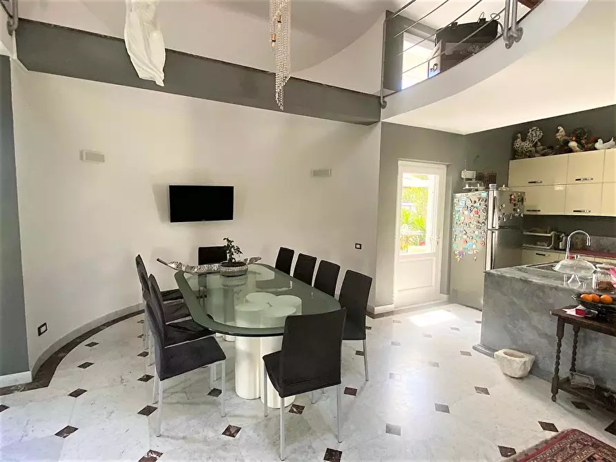 Immagine 20 di Villa in vendita  a Carrara