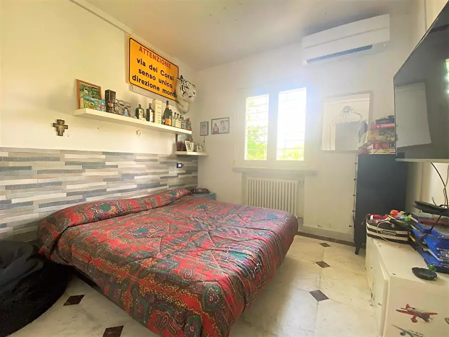 Immagine 10 di Villa in vendita  a Carrara