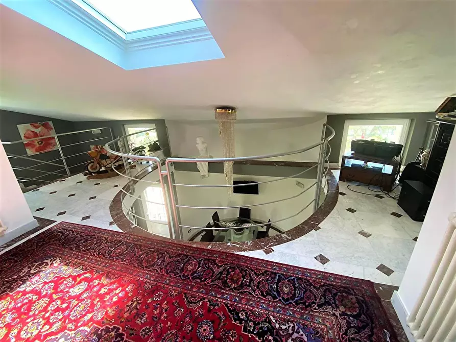 Immagine 27 di Villa in vendita  a Carrara