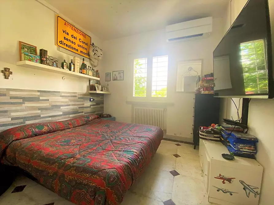 Immagine 11 di Villa in vendita  a Carrara