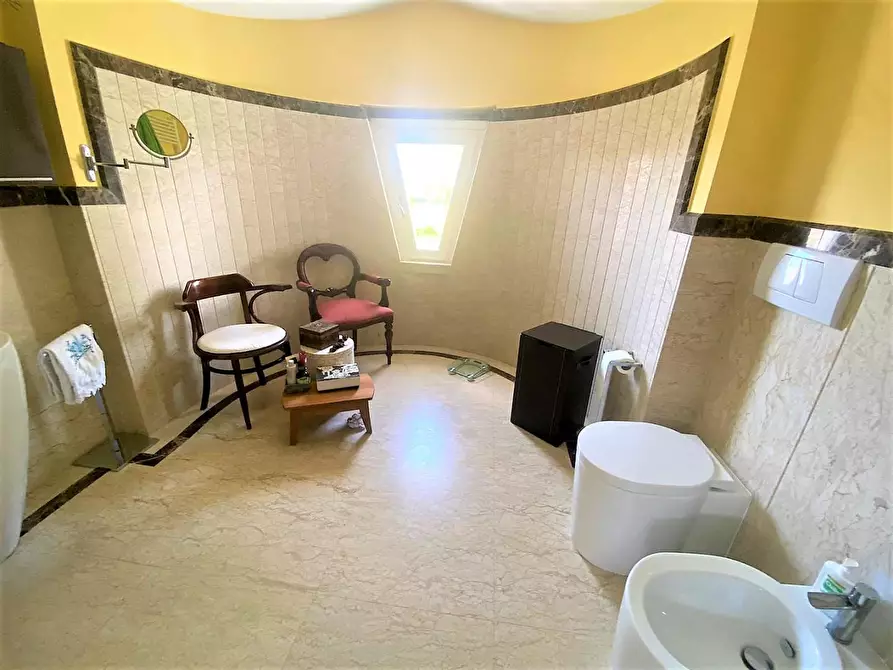 Immagine 30 di Villa in vendita  a Carrara