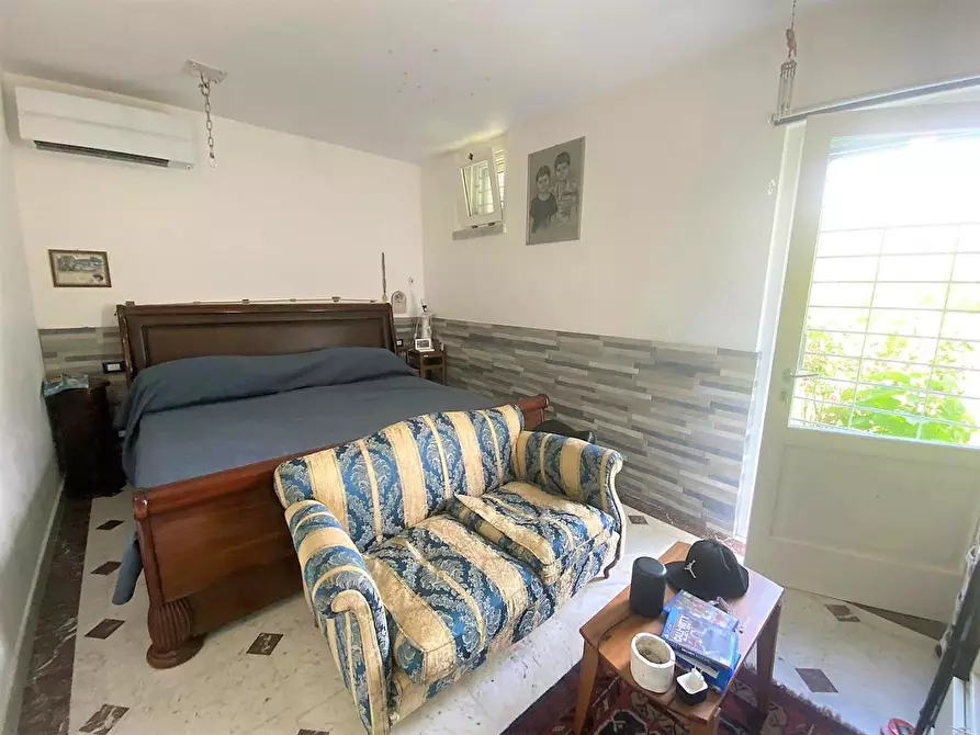 Immagine 15 di Villa in vendita  a Carrara