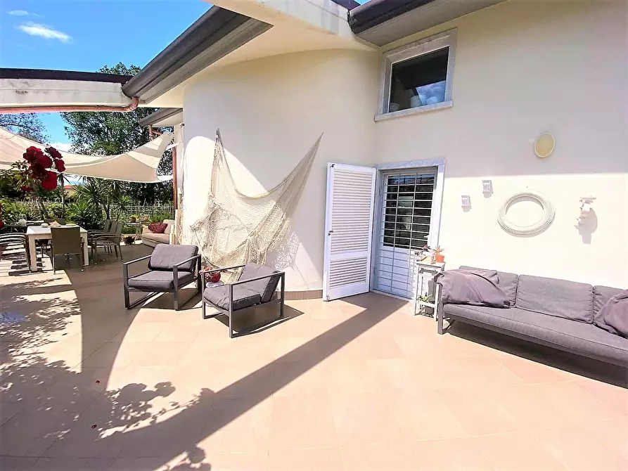 Immagine 2 di Villa in vendita  a Carrara