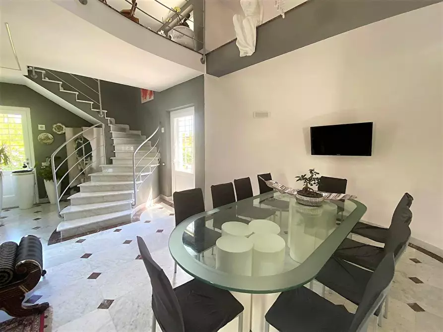 Immagine 21 di Villa in vendita  a Carrara