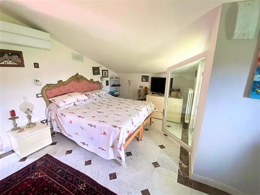 Immagine 29 di Villa in vendita  a Carrara