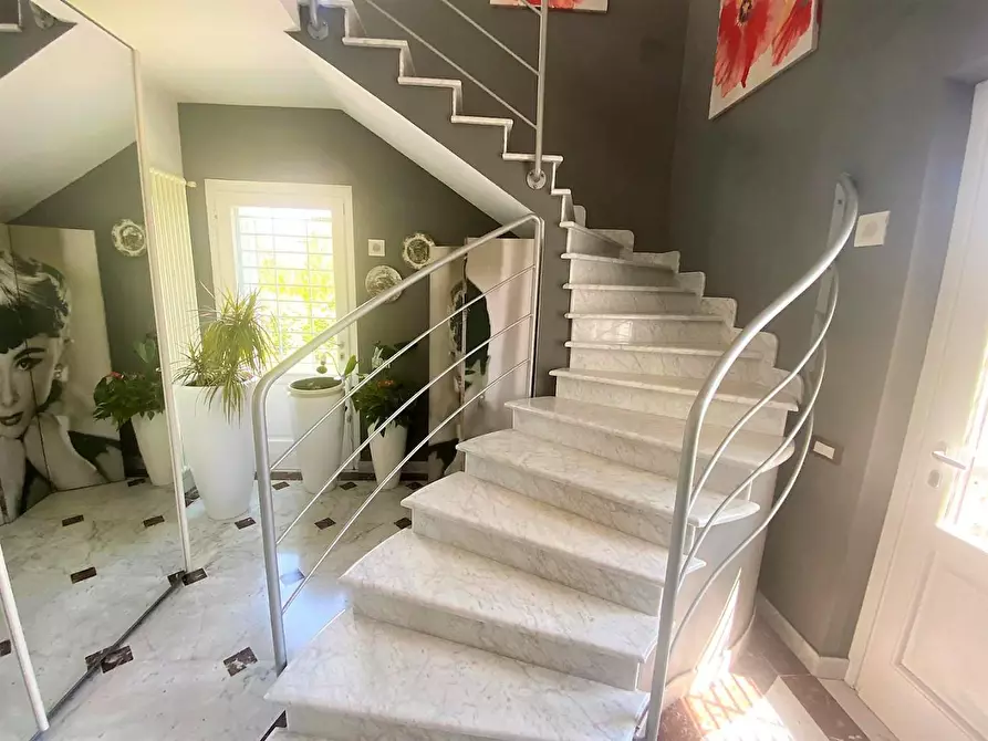 Immagine 24 di Villa in vendita  a Carrara
