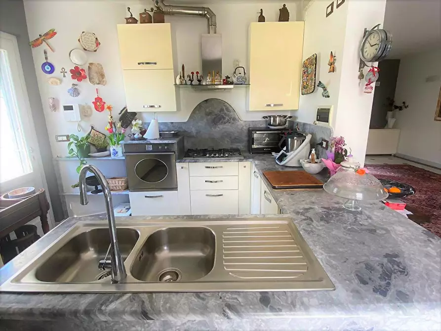 Immagine 23 di Villa in vendita  a Carrara