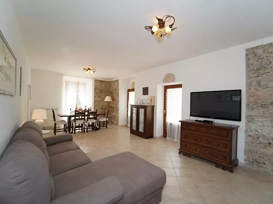 Immagine 62 di Villa in vendita  a Tresana