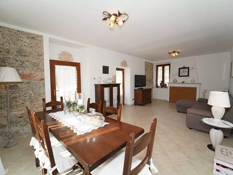 Immagine 21 di Villa in vendita  a Tresana