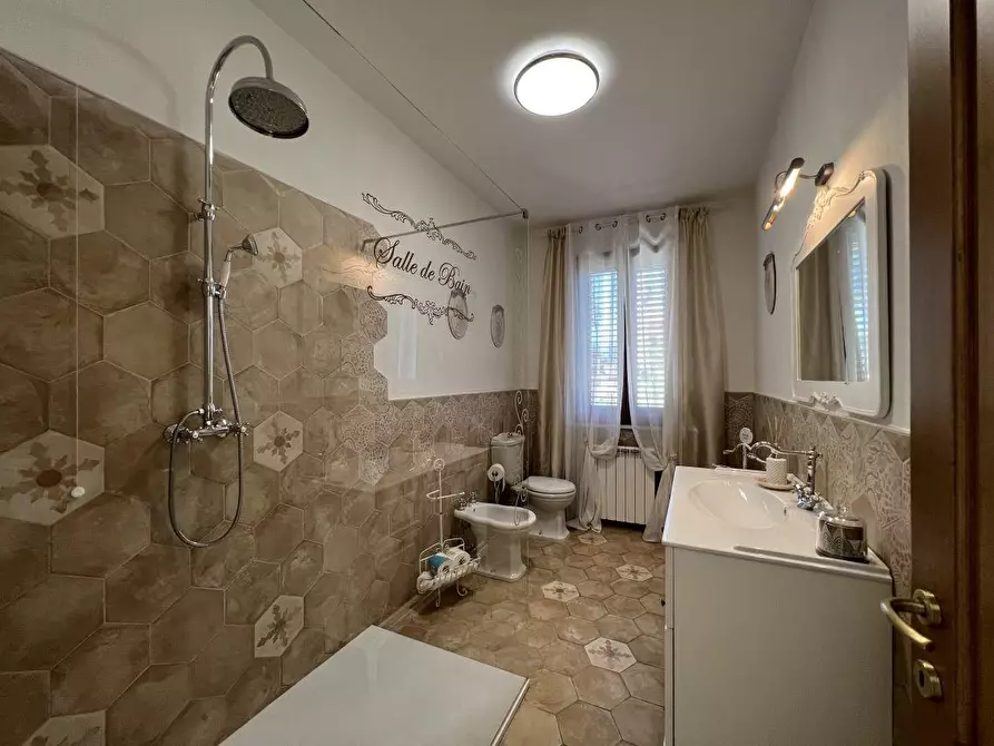 Immagine 5 di Villa in vendita  a Tresana