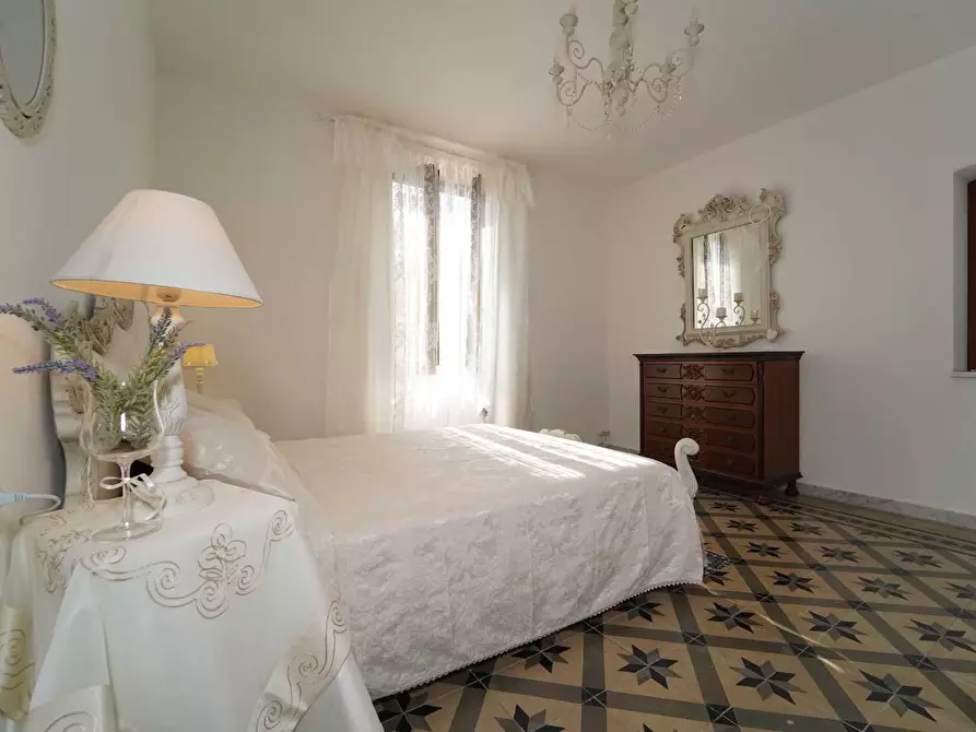 Immagine 70 di Villa in vendita  a Tresana