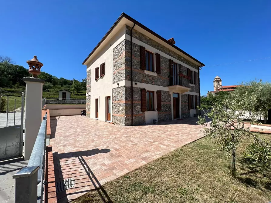 Immagine 45 di Villa in vendita  a Tresana