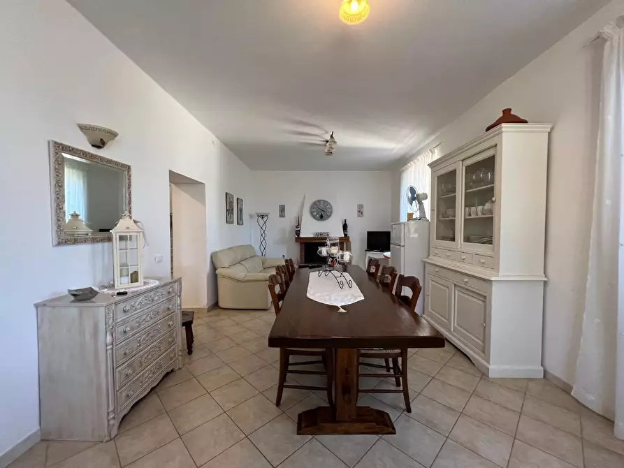 Immagine 50 di Villa in vendita  a Tresana