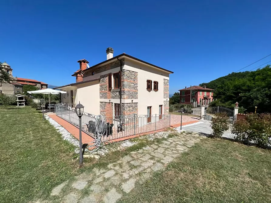 Immagine 49 di Villa in vendita  a Tresana