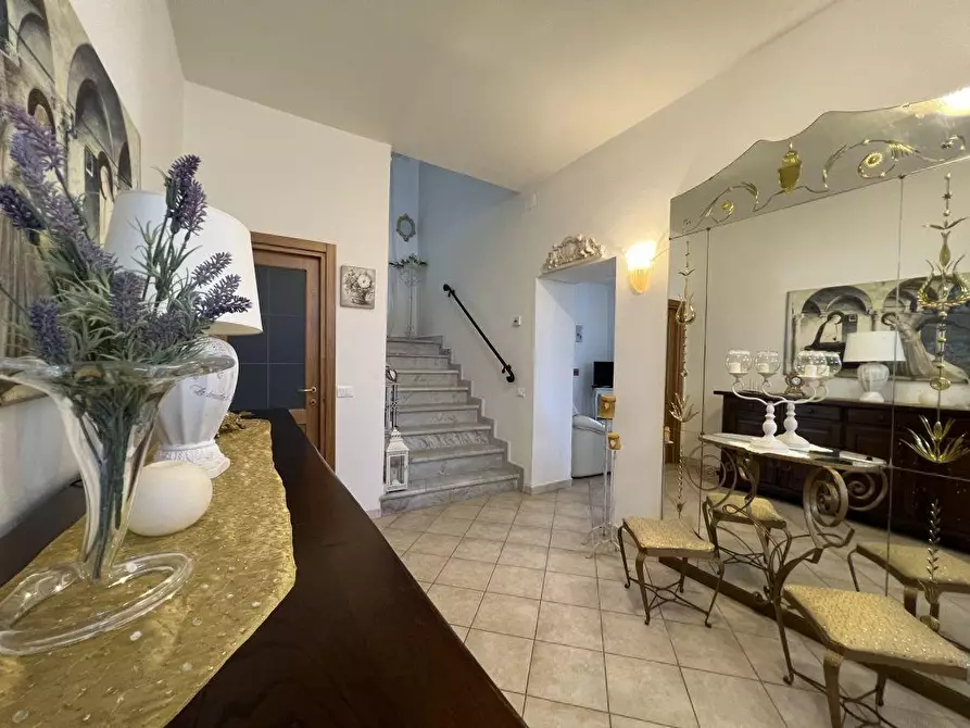 Immagine 17 di Villa in vendita  a Tresana