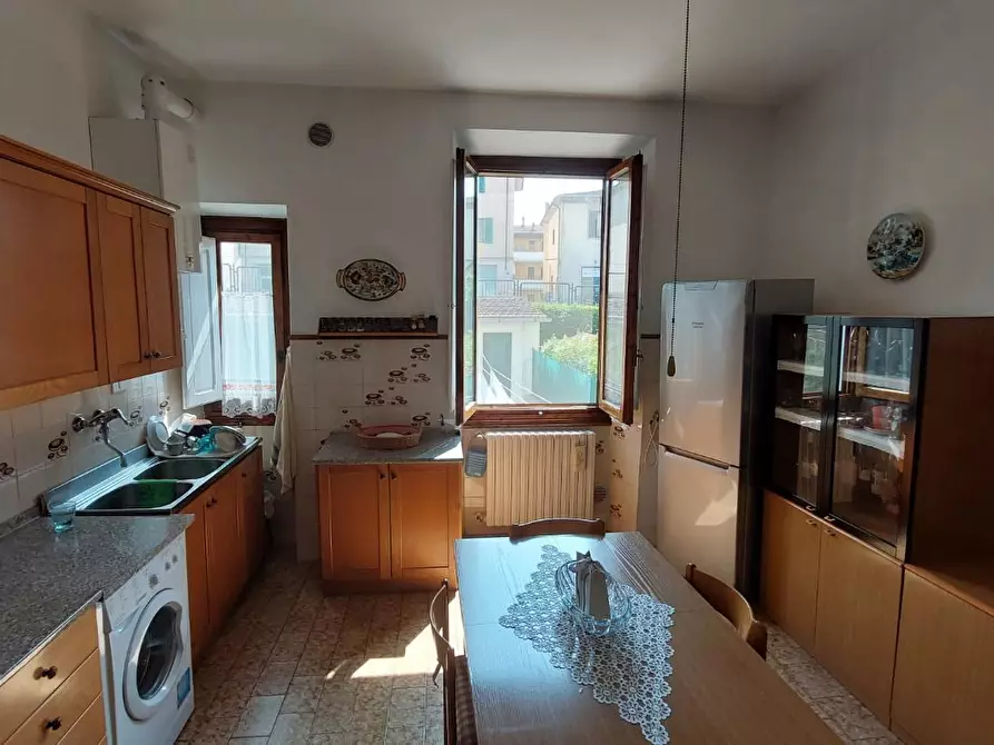 Immagine 2 di Appartamento in vendita  a Capraia E Limite