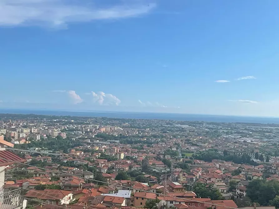 Immagine 1 di Casa indipendente in vendita  a Massa