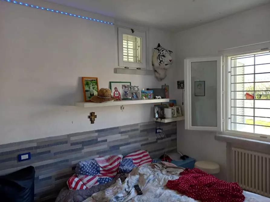 Immagine 12 di Villa in vendita  a Carrara