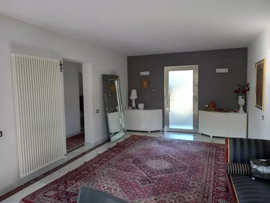 Immagine 6 di Villa in vendita  a Carrara