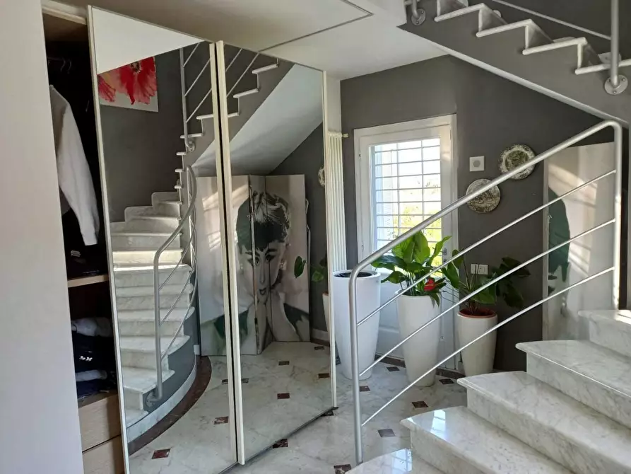 Immagine 8 di Villa in vendita  a Carrara