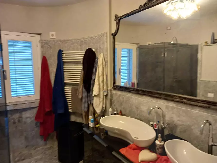 Immagine 17 di Villa in vendita  a Carrara