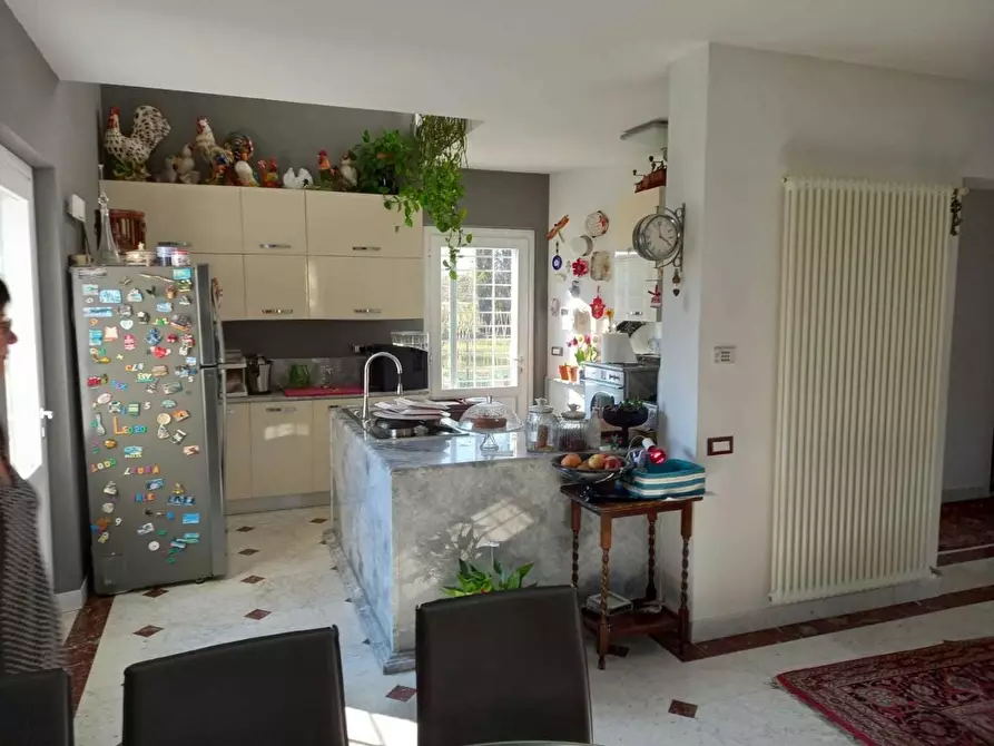 Immagine 7 di Villa in vendita  a Carrara