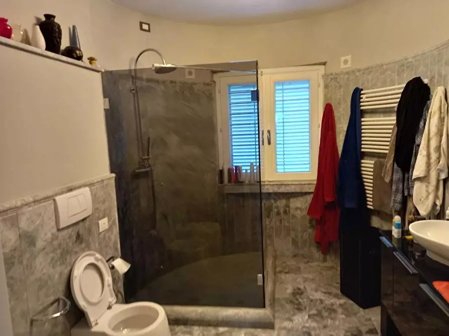 Immagine 16 di Villa in vendita  a Carrara