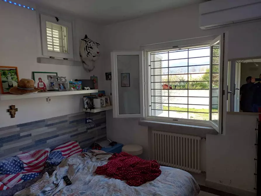 Immagine 13 di Villa in vendita  a Carrara