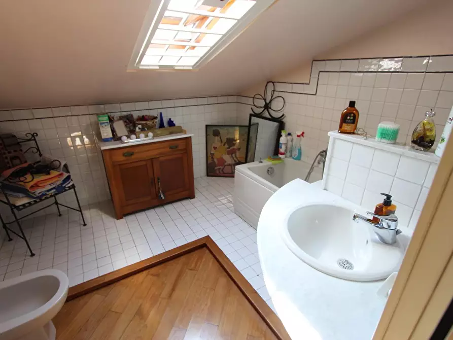 Immagine 43 di Mansarda in vendita  a La Spezia