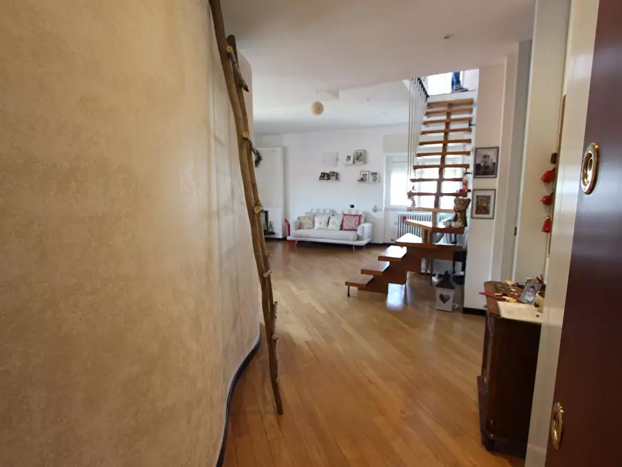 Immagine 3 di Mansarda in vendita  a La Spezia