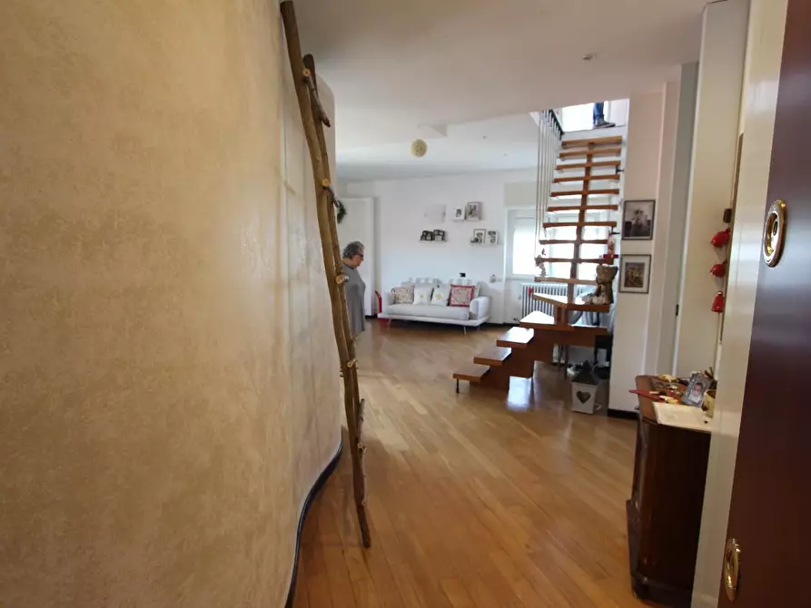 Immagine 2 di Mansarda in vendita  a La Spezia