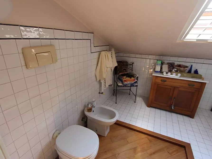 Immagine 12 di Mansarda in vendita  a La Spezia