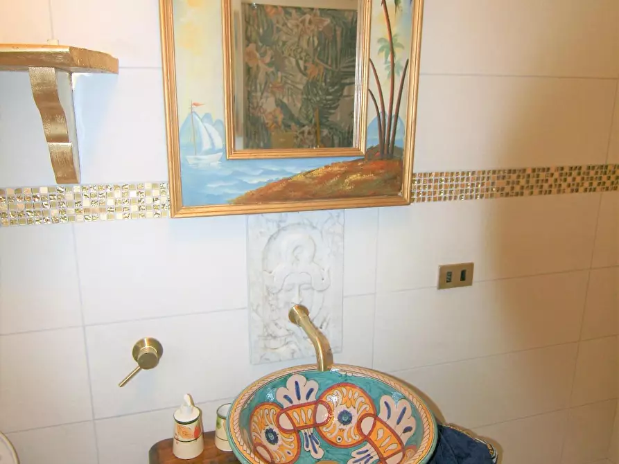 Immagine 26 di Appartamento in affitto  a Carrara