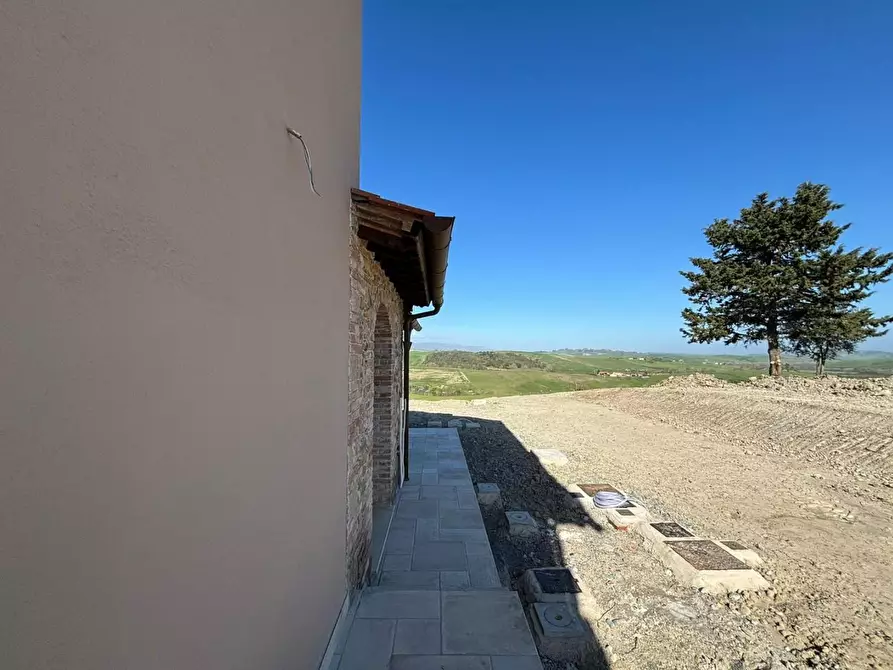 Immagine 9 di Villa in vendita  a Lajatico