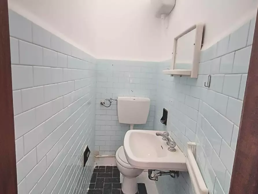 Immagine 19 di Appartamento in vendita  a Carrara