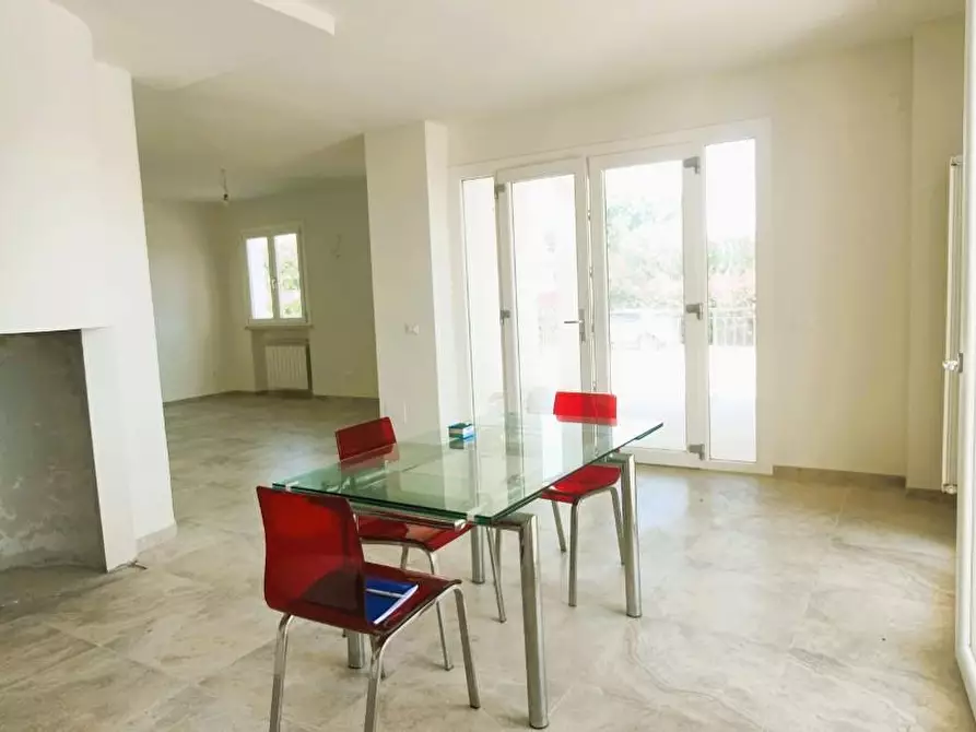 Immagine 8 di Casa bifamiliare in vendita  a Montignoso