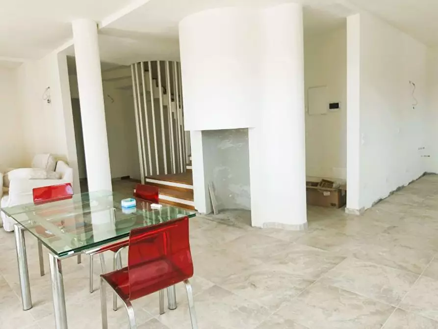 Immagine 7 di Casa bifamiliare in vendita  a Montignoso