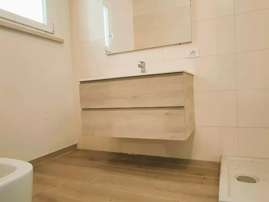 Immagine 30 di Casa bifamiliare in vendita  a Montignoso