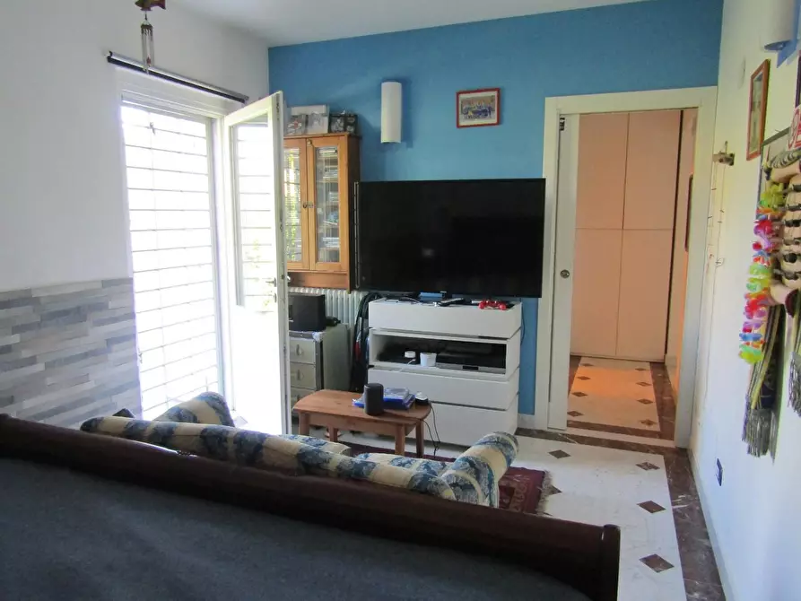 Immagine 5 di Villa in vendita  a Carrara