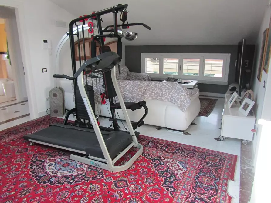 Immagine 20 di Villa in vendita  a Carrara