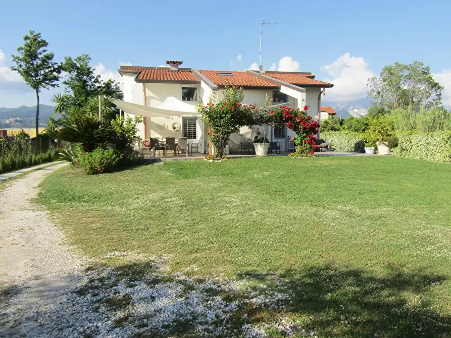 Immagine 28 di Villa in vendita  a Carrara