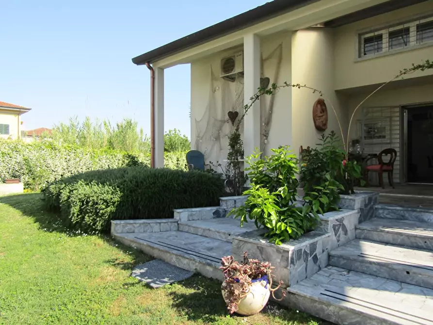 Immagine 24 di Villa in vendita  a Carrara