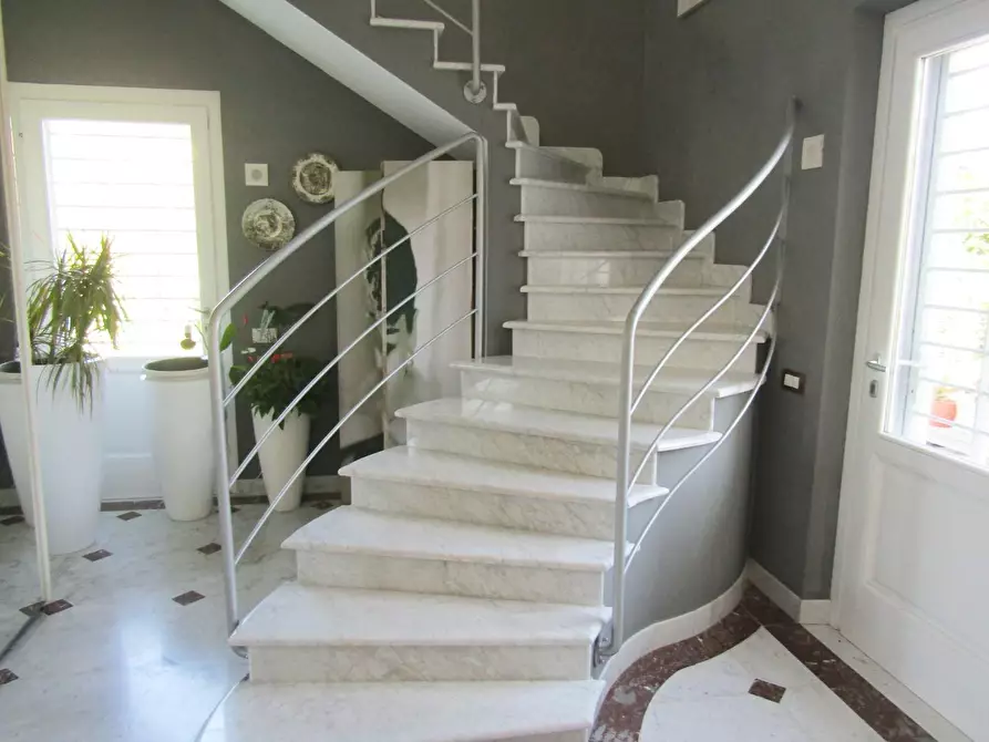 Immagine 14 di Villa in vendita  a Carrara