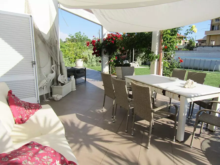 Immagine 23 di Villa in vendita  a Carrara