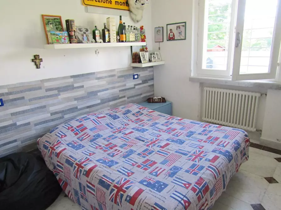 Immagine 7 di Villa in vendita  a Carrara