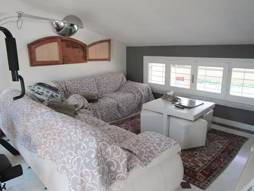 Immagine 21 di Villa in vendita  a Carrara