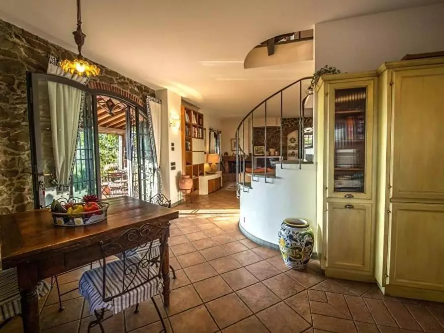 Immagine 6 di Casa colonica in vendita  a Vinci