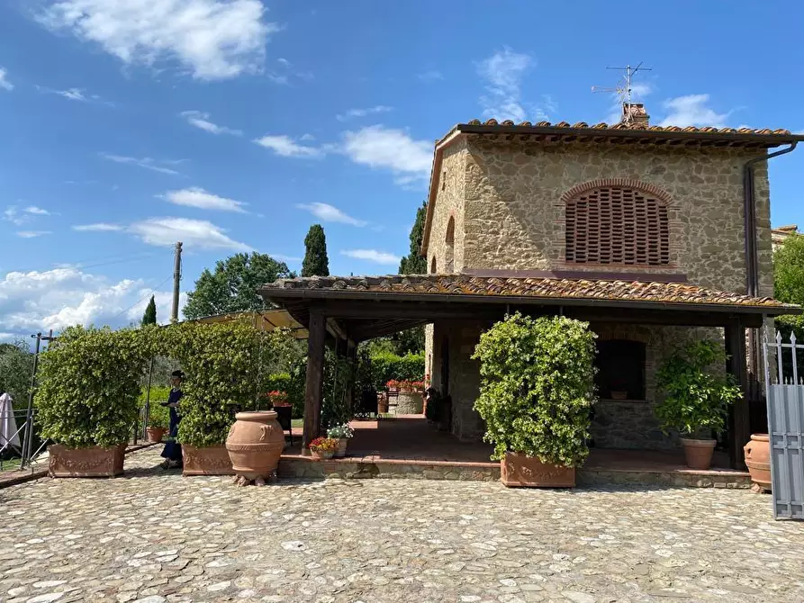 Immagine 27 di Casa colonica in vendita  a Vinci