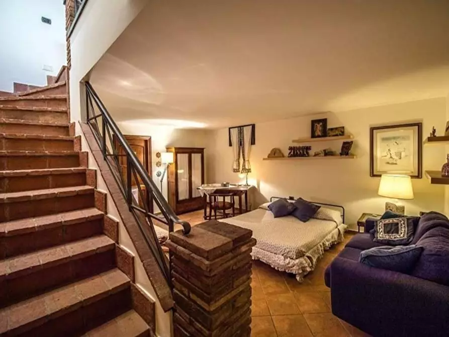 Immagine 16 di Casa colonica in vendita  a Vinci