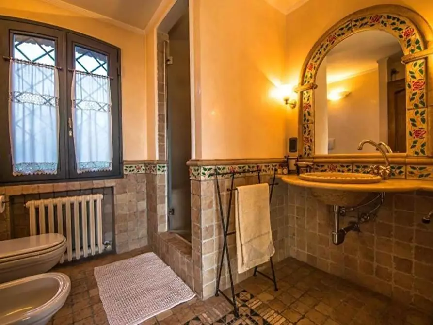 Immagine 11 di Casa colonica in vendita  a Vinci